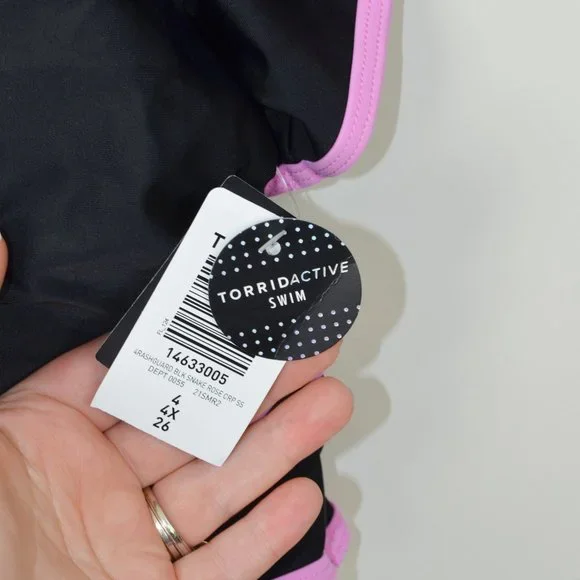 Torrid Black Snake Rose Crop Rashguard NWT - Picture 10 of 11